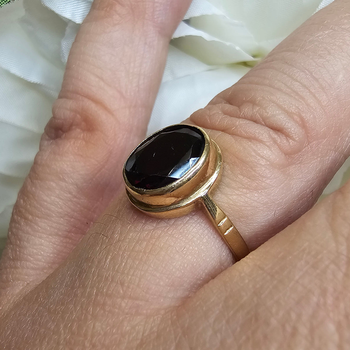 9ct Yellow Gold Garnet Ring