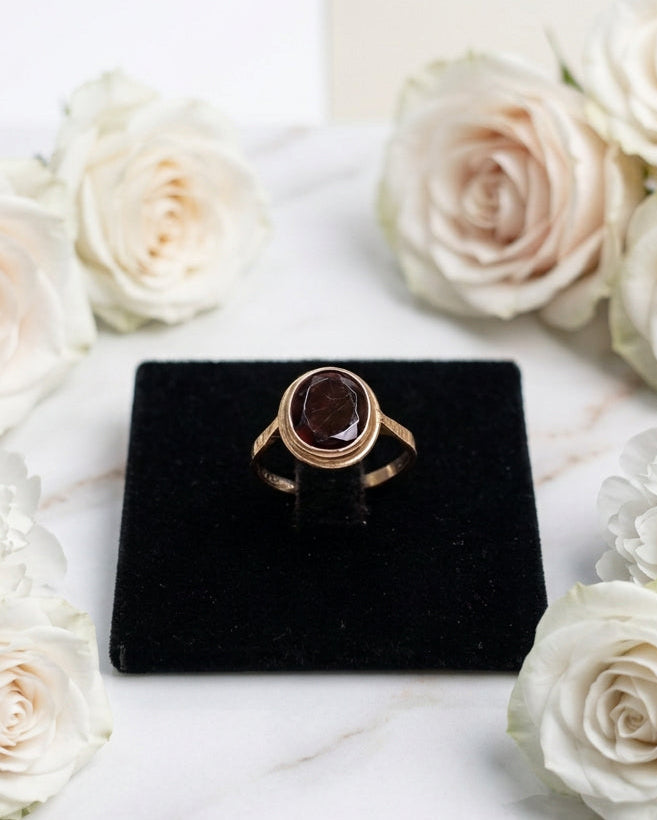9ct Yellow Gold Garnet Ring