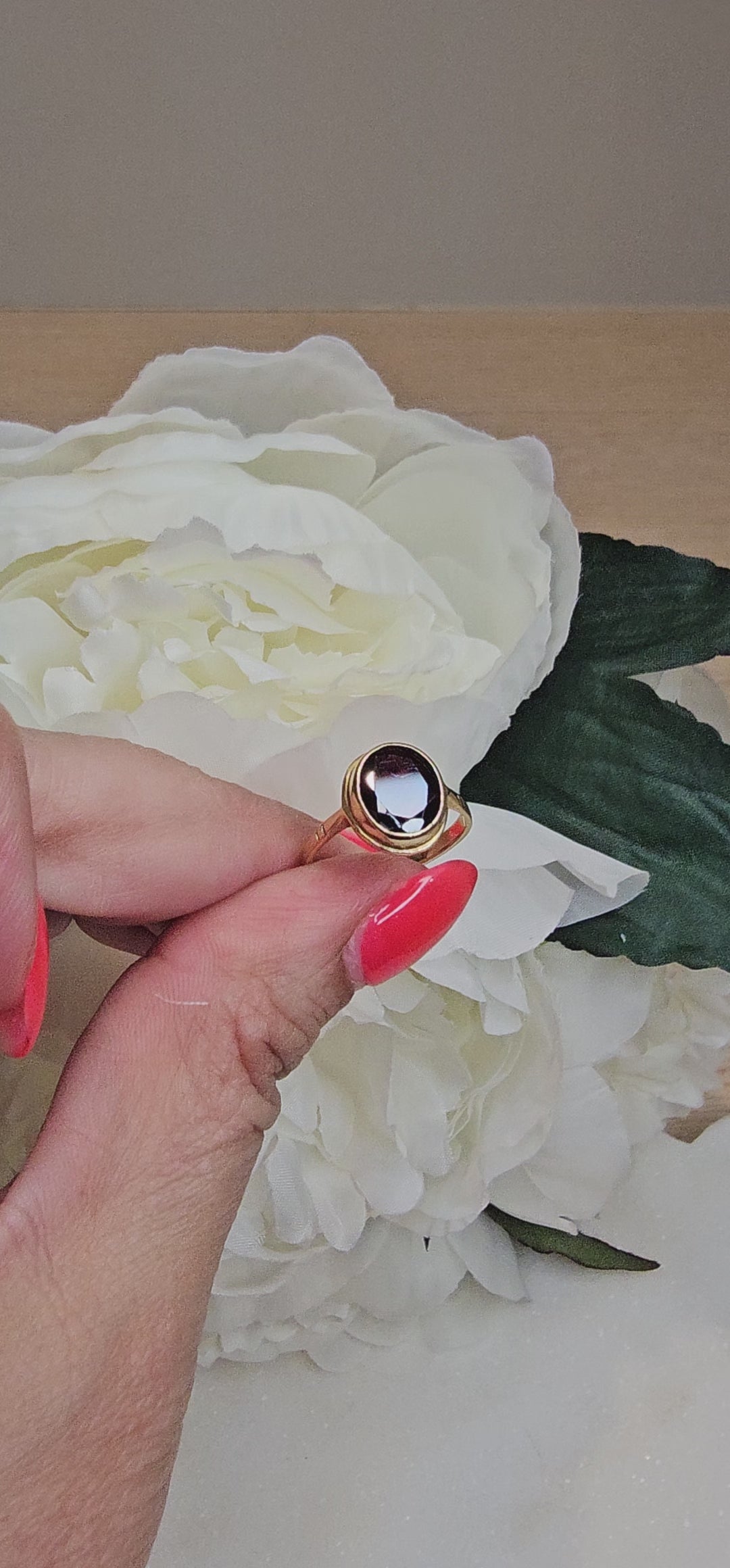 9ct Yellow Gold Garnet Ring