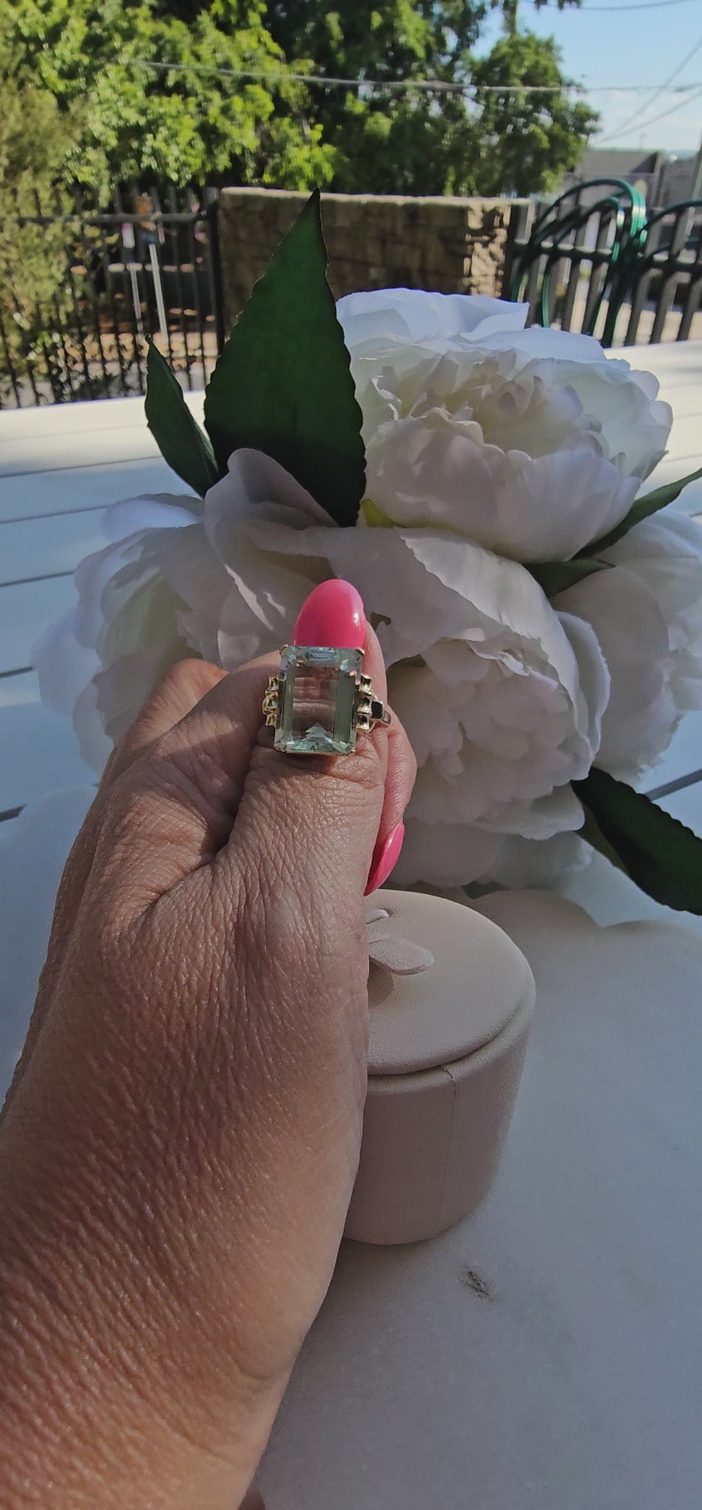 9 carat Natural Aquamarine Cocktail Ring in 18ct Yellow Gold ( C1940'S)