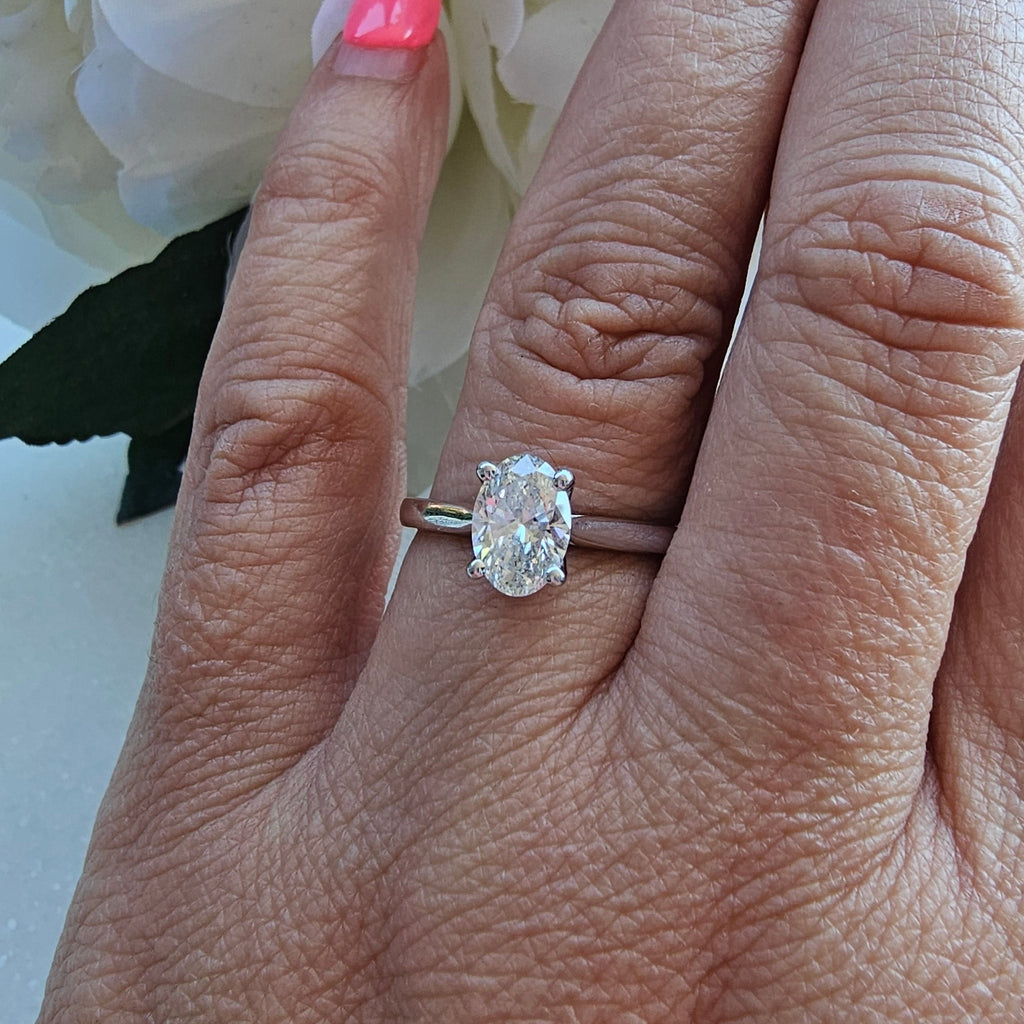 1.07 Carat E VS1 Brilliant Oval Diamond Platinum Ring
