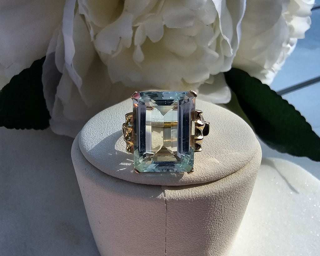 9 carat Natural Aquamarine Cocktail Ring in 18ct Yellow Gold ( C1940'S)