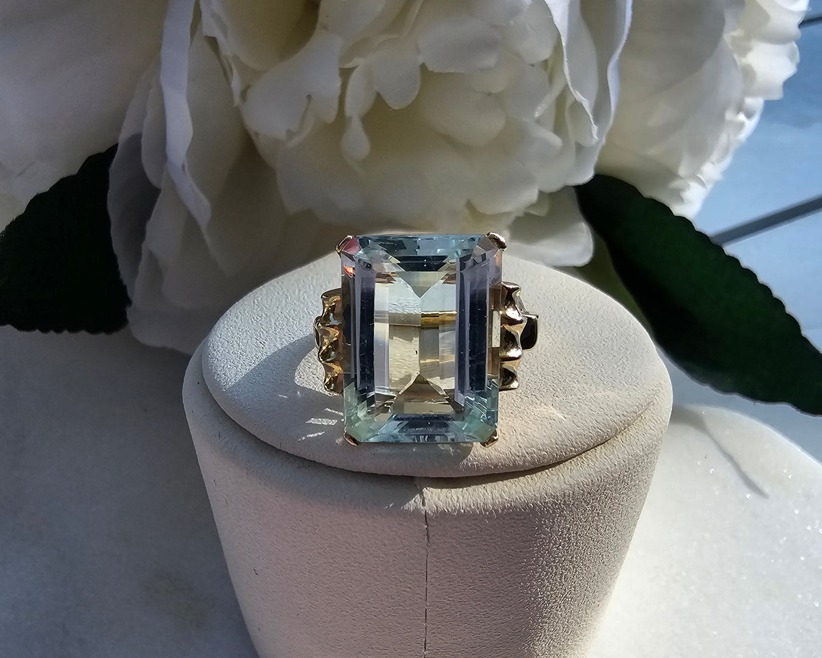 9 carat Natural Aquamarine Cocktail Ring in 18ct Yellow Gold ( C1940'S)