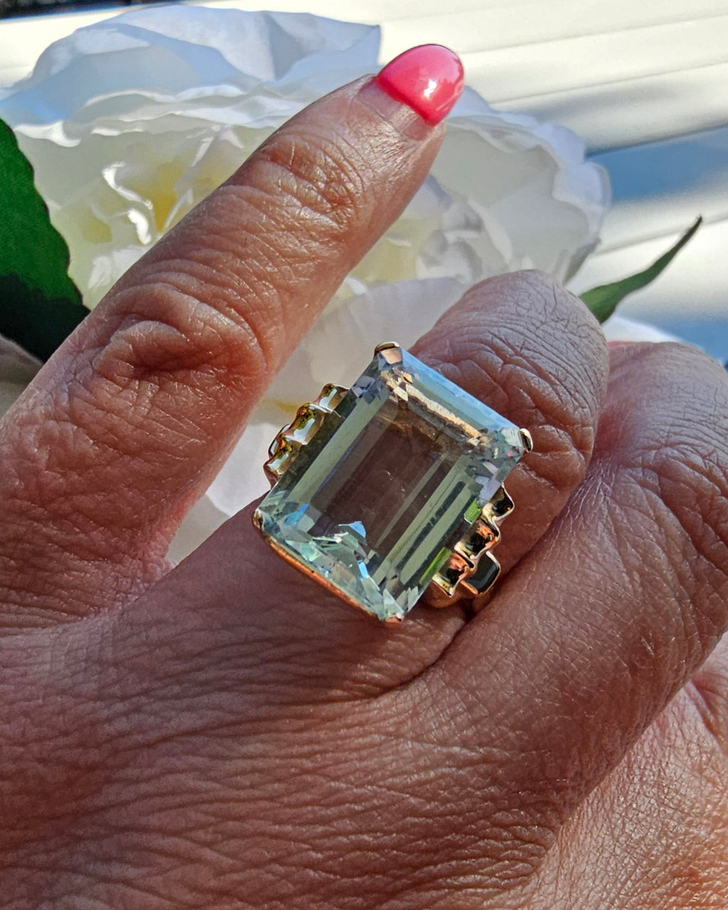 9 carat Natural Aquamarine Cocktail Ring in 18ct Yellow Gold ( C1940'S)