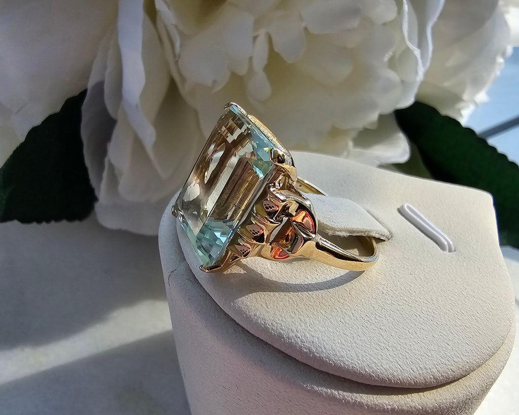 9 carat Natural Aquamarine Cocktail Ring in 18ct Yellow Gold ( C1940'S)